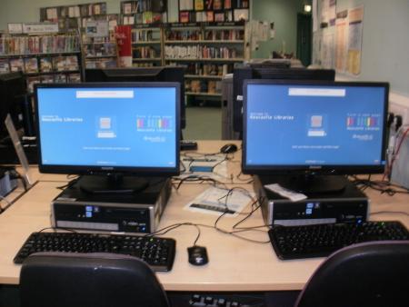 Outer West Library public computers