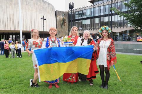Lord Mayor of Newcastle with Ukrainians and their national flag