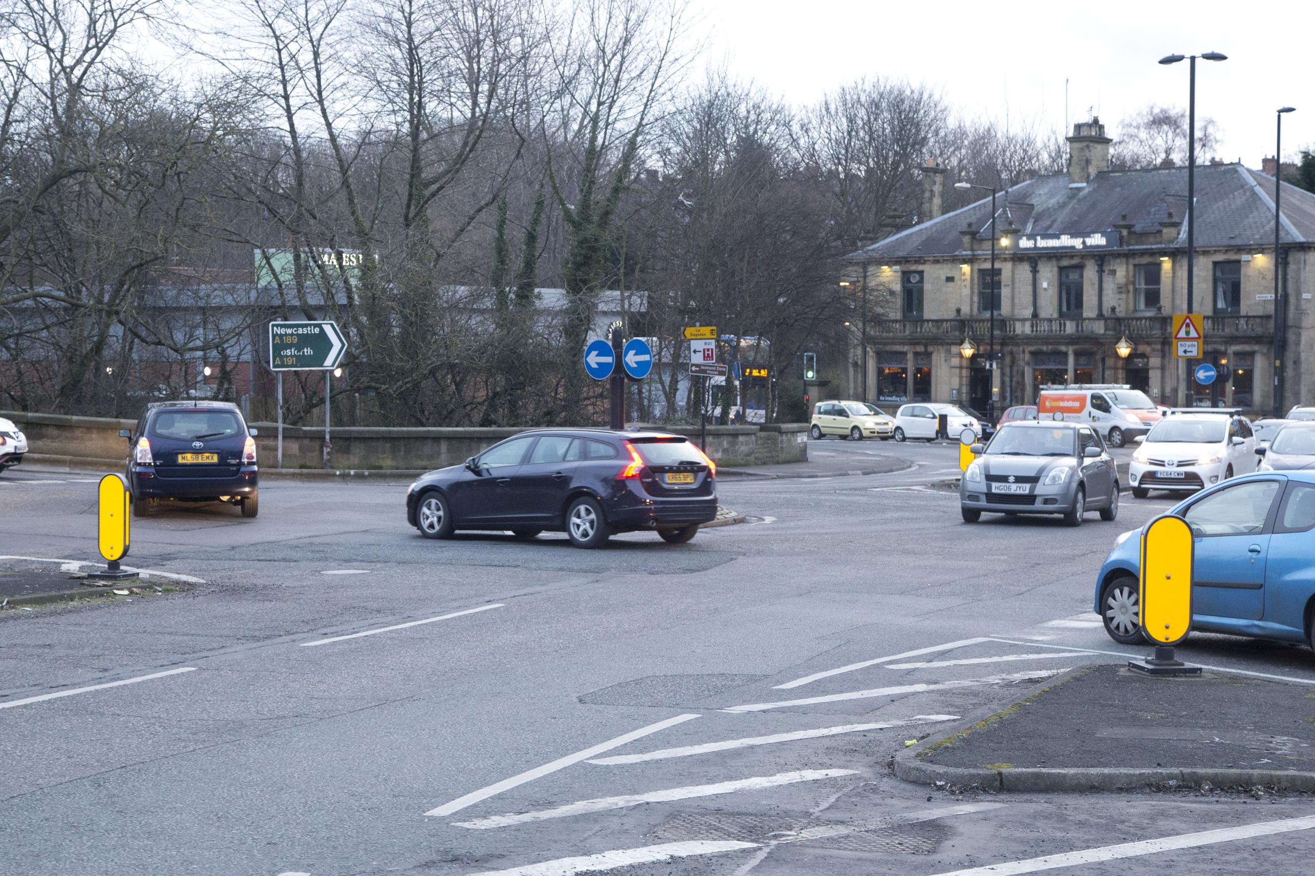 Photo showing cars at Haddricks Mill junction.