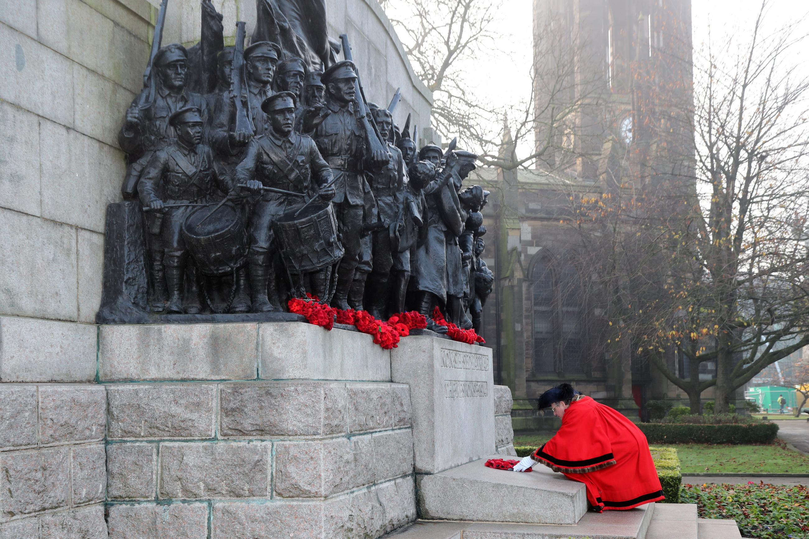 Lord Mayor lays wreath at WW1 memorial