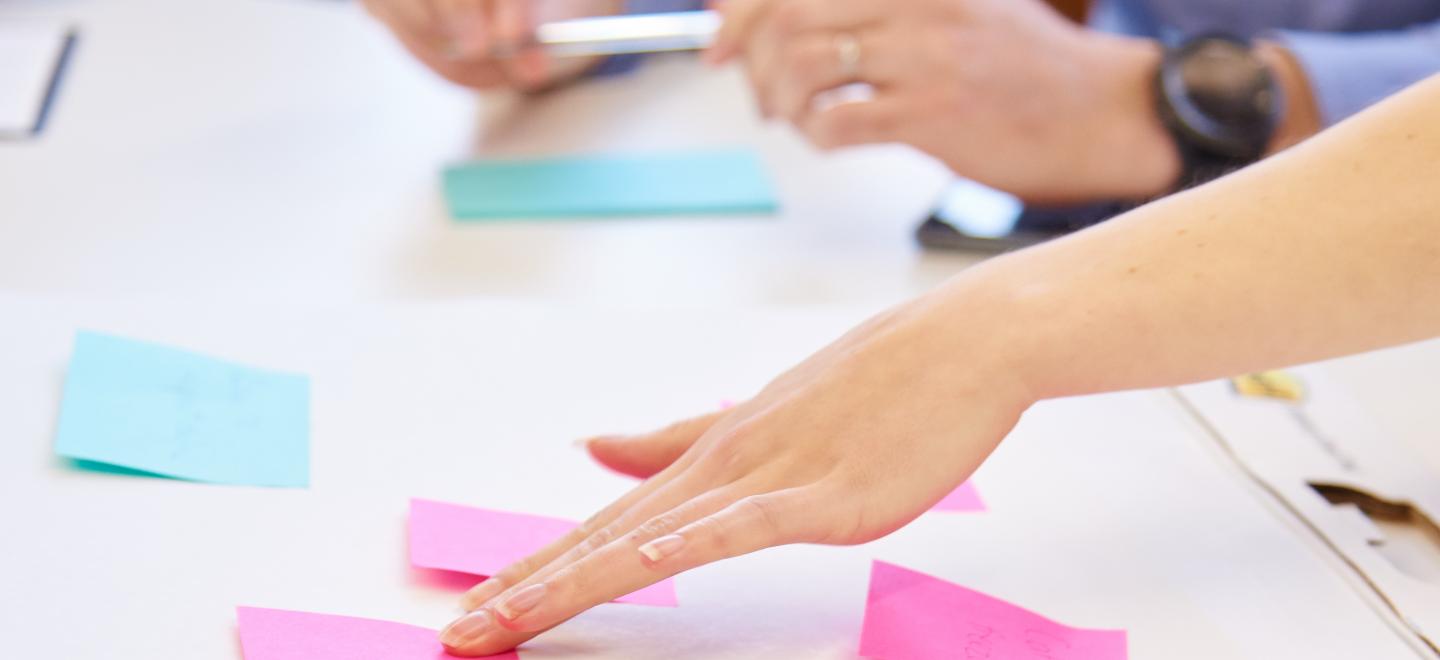 post it notes on a desk 